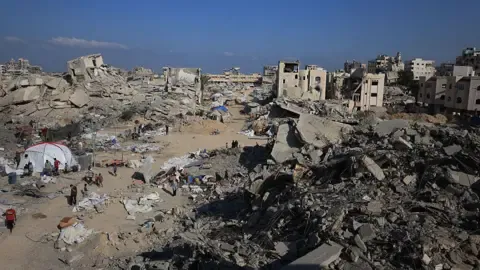 Israeli Tanks Push into Key Gazan Civilian Area