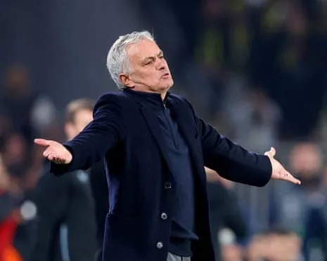 SL Benfica Pursuing Discussions to Bring In Mourinho Post Dismissal of Lage