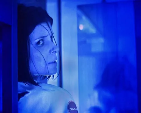 This Sci-Fi Thriller Film Analysis: Jump-Scares and Mysterious Phenomena in a Luxury Setting